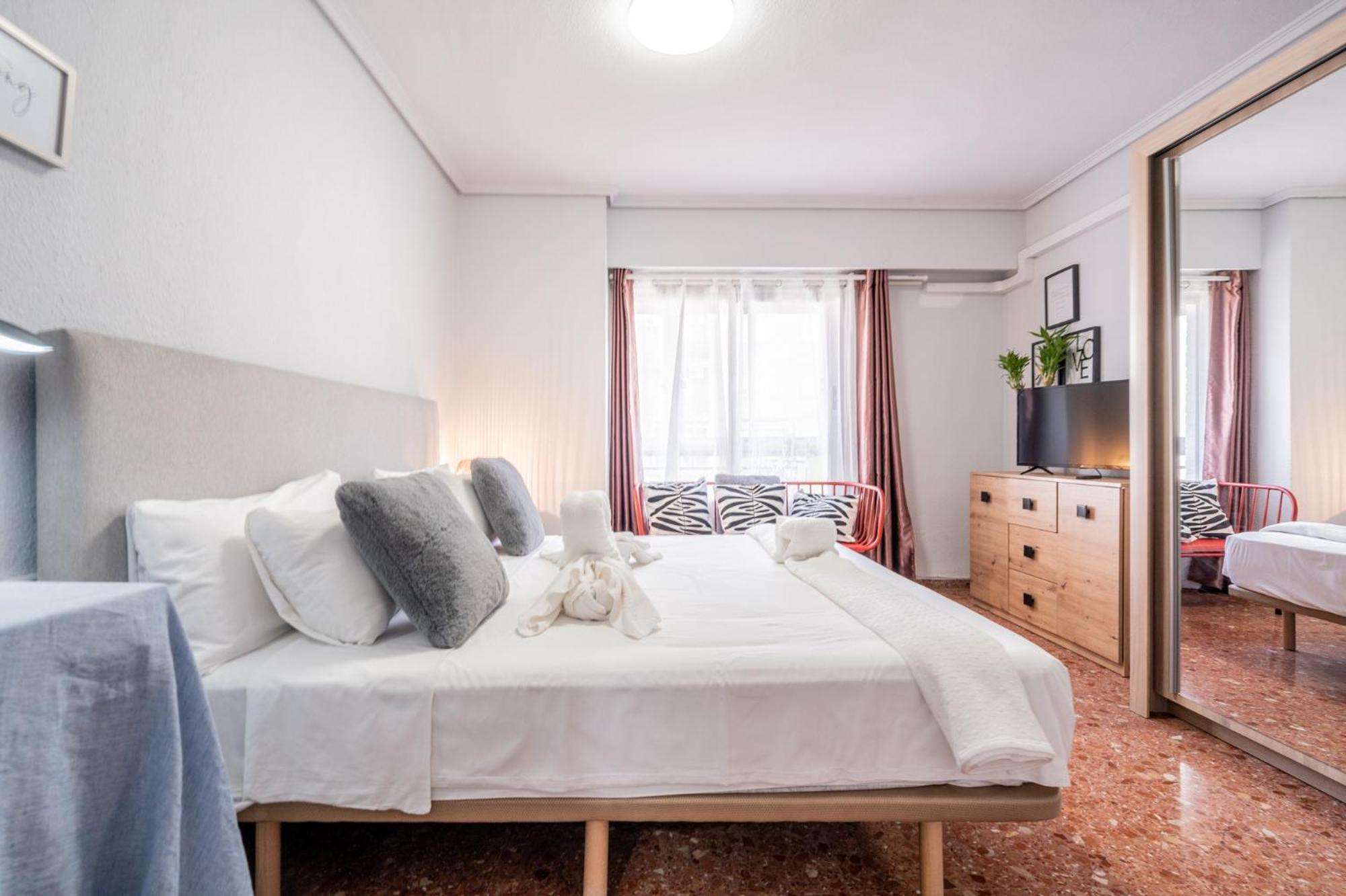 Apartamento Familiar En Avenida Del Puerto Valencia Exterior photo
